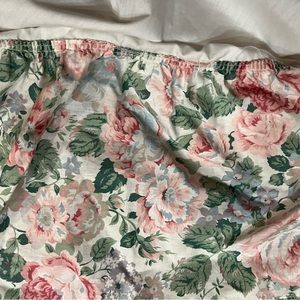 Vintage shabby chic ruffled floral twin bed skirt